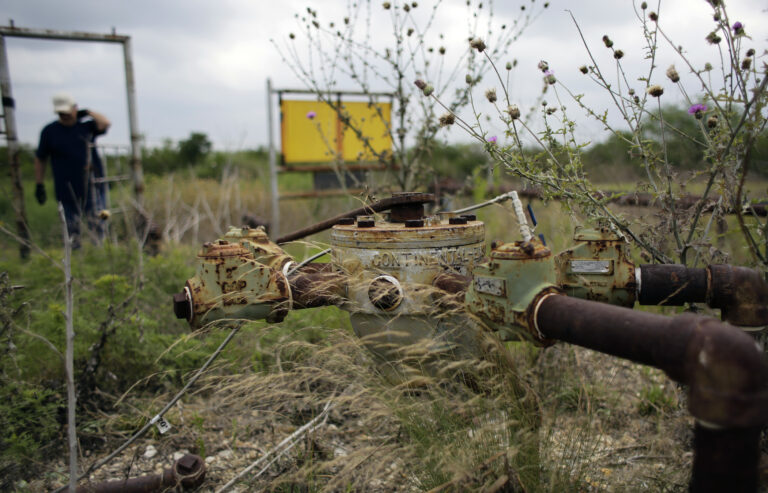 Green Stimulus for Oil and Gas Workers: Considering a Major Federal Effort to Plug Orphaned and Abandoned Wells