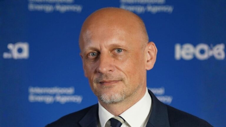 World Energy Outlook 2025: Navigating Divergent Futures